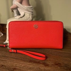 Tory Burch Robinson Zip Continental Wallet/Wristlet